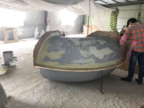 制作膠衣，用心修邊